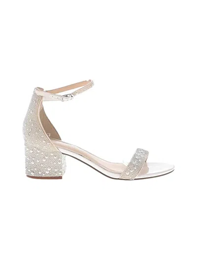 Pre-owned Betsey Johnson Sandals In Ivory