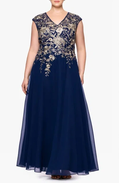 BETSY & ADAM BETSY & ADAM METALLIC EMBROIDERY CHIFFON GOWN
