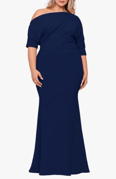 Betsy & Adam Plus One Shoulder Gown In Navy