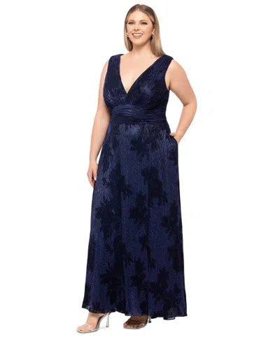 Betsy & Adam Plus Size Crinkle Sleeveless V-neck Gown In Navy,black