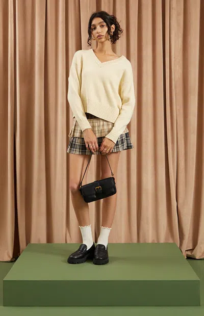 Beverly And Beck Women's Eliza V-neck Pullover Sweater In Yellow