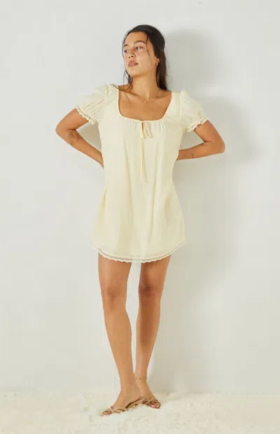 Beverly And Beck Women's Naomi Lace Trim Short Sleeve Babydoll Dress In Yellow