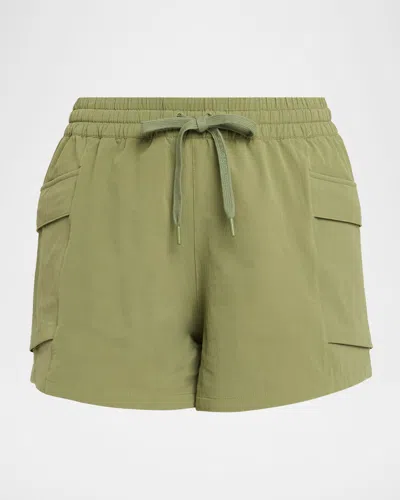 Beyond Yoga Breeze Shorts In Green