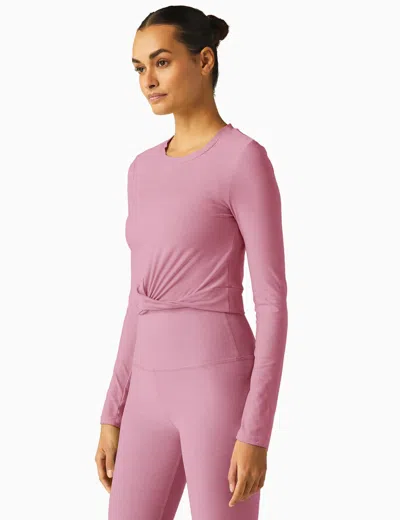 Beyond Yoga Featherweight Center Stage Cropped Long Sleeve Pullover In Pink