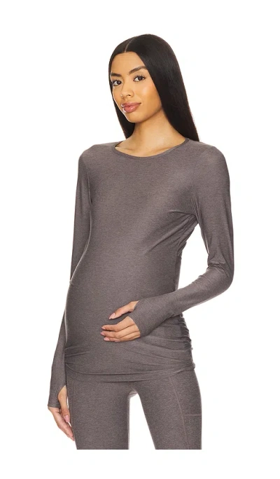 Beyond Yoga Featherweight Count On Me Maternity Crew Pullover Top In Soft Umber Heather