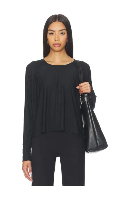 Beyond Yoga Featherweight Daydreamer Pullover In Black