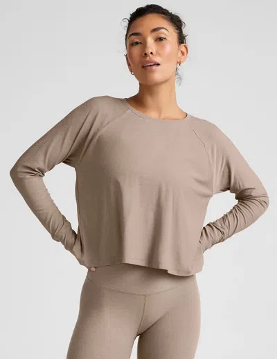 Beyond Yoga Featherweight Daydreamer T-shirt Women's Birch Heather Gbo 97 In Gray