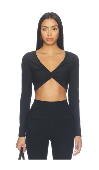 Beyond Yoga Langarm-oberteil Featherweight Plie In Black