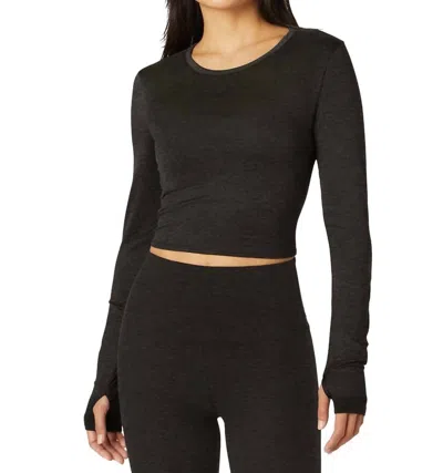 BEYOND YOGA FEATHERWEIGHT SUNRISE CROPPED PULLOVER IN DARKEST NIGHT