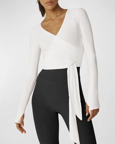 Beyond Yoga Featherweight Waist No Time Wrap Top In Cloud White