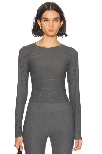 Beyond Yoga Featherweight Your Fit Long Sleeve Top In True Gray Heather