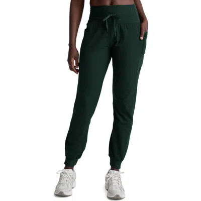 Beyond Yoga Go Pocket Space Dye Joggers In Green