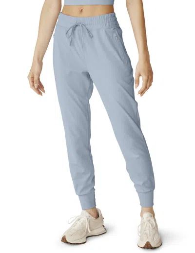 Beyond Yoga Heather Rib Street Jogger In Hazy Sky In Multi
