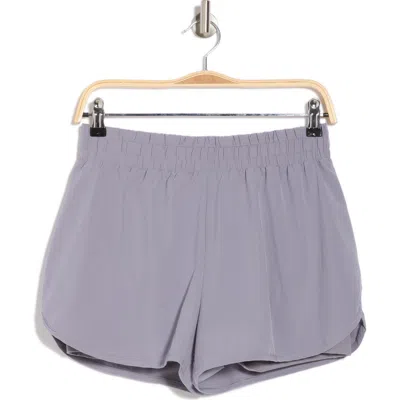 Beyond Yoga In Stride Lined Shorts In Cloud Gray