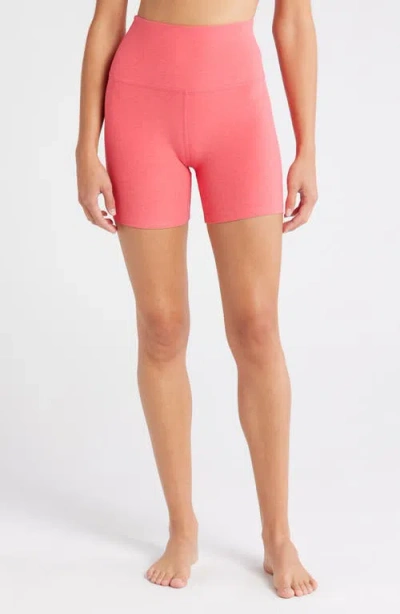 Beyond Yoga Keep Pace Space Dye Bike Shorts In Coral Glow