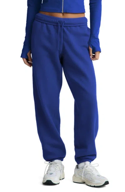 Beyond Yoga Luxefleece Joggers In Blue