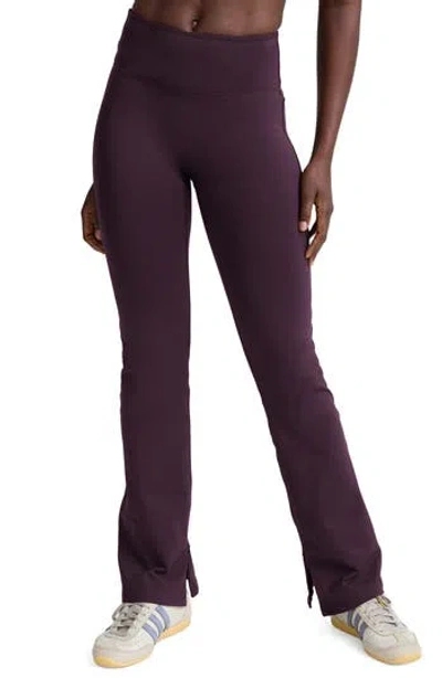 Beyond Yoga Pacer Fleece Pants In Eggplant Purple