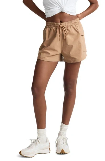 Beyond Yoga Peak 3-inch Cargo Shorts In Multi