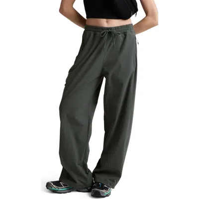Beyond Yoga Peak Pants In Green