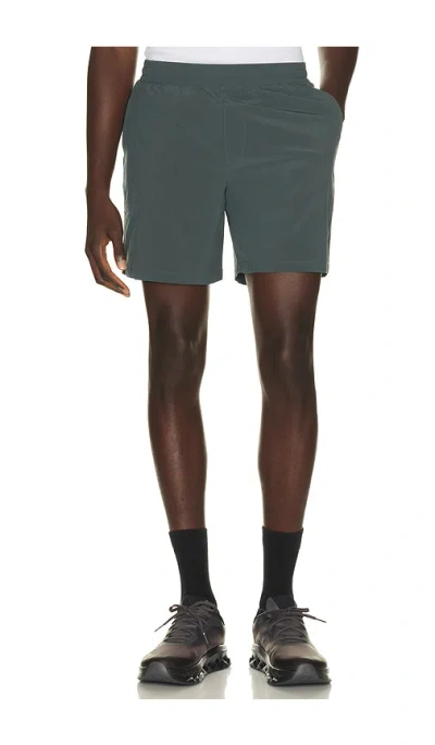 Beyond Yoga Pivotal 2.0 7 Men's Lined Short In Green
