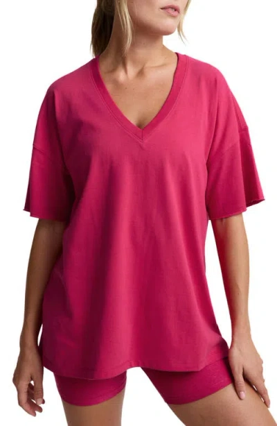 Beyond Yoga Softknit Better Than Ever Oversize V-neck T-shirt In Pink