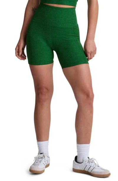 Beyond Yoga Space Dye Keep Pace Bike Shorts In Summer Thyme Green