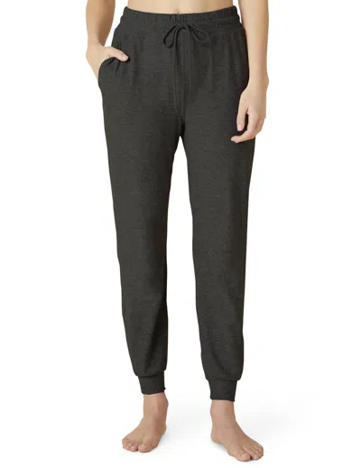 Beyond Yoga Spacedye Commuter Jogger In Darkest Night In Multi
