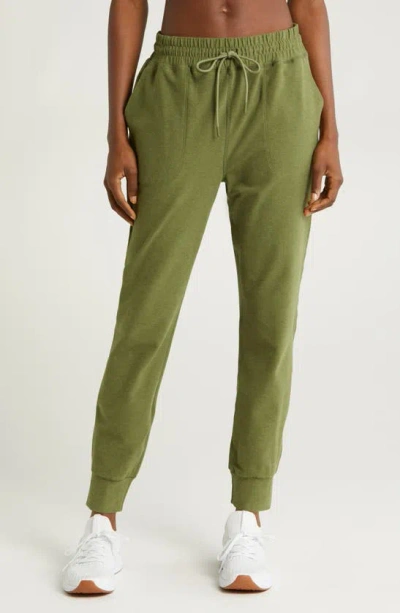 Beyond Yoga Spacedye Commuter Midi Joggers In Moss Green Heather