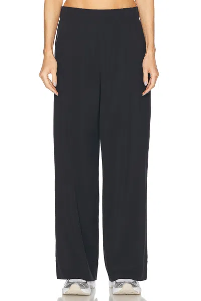 Beyond Yoga Stretch Woven Wide Leg Pant In Black