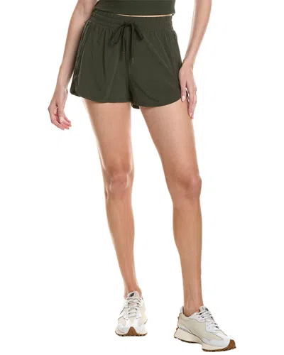 Beyond Yoga The Course 2.5in Short In Green