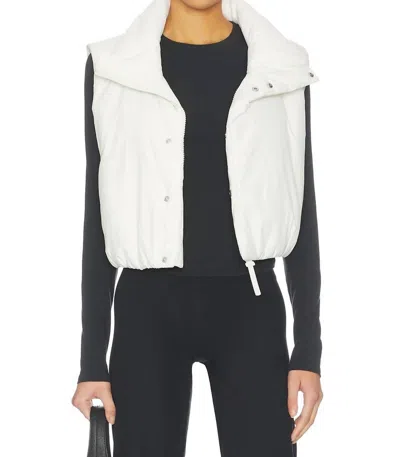 Beyond Yoga Warm Up Puffer Vest In Glacier In White
