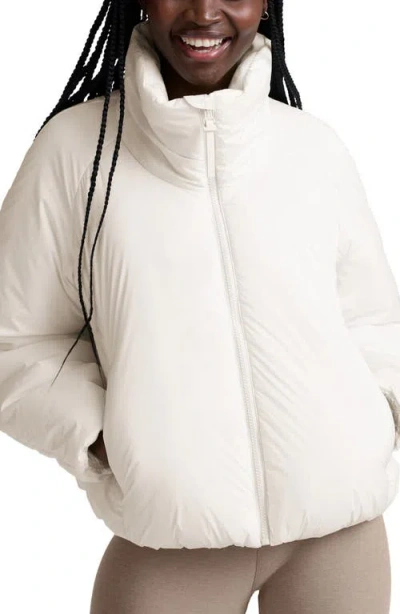 Beyond Yoga Warm Up Water Repellent Puffer Jacket In White