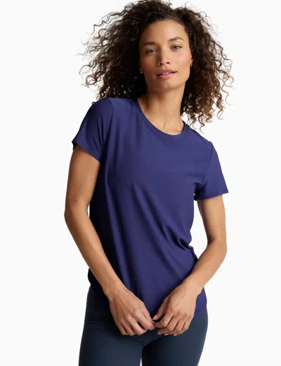 Beyond Yoga Featherweight On The Down Low Tee In Blue