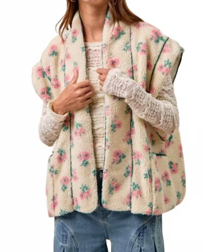 Bibi Floral Print Drop Shoulder Fleece Vest With Patch Pockets In Beige Multi