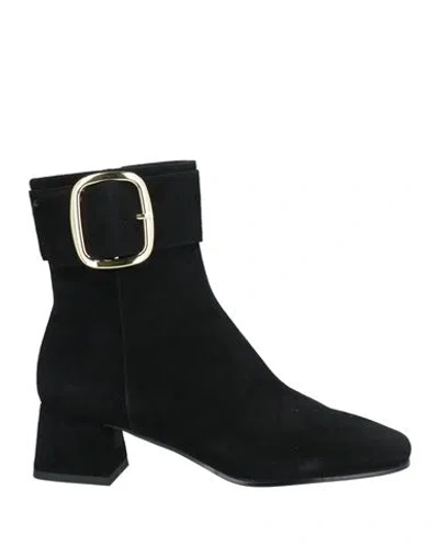 Bibi Lou Woman Ankle Boots Black Size 8 Leather