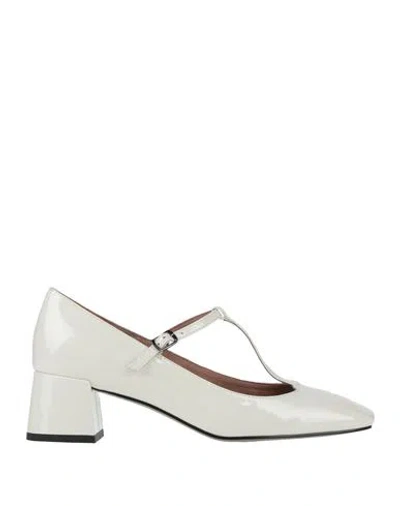 Bibi Lou Woman Pumps White Size 6 Leather