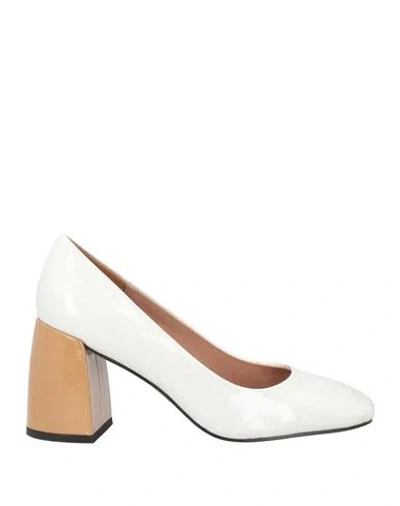 Bibi Lou Woman Pumps White Size 8 Leather