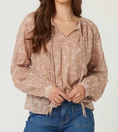 Bila77 Roy Top In Sandstone In Beige