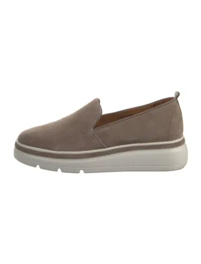 Pre-owned Bill Blass Suede Loafers In Neutral