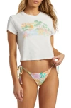 BILLABONG BY THE SEA COTTON GRAPHIC CROP T-SHIRT