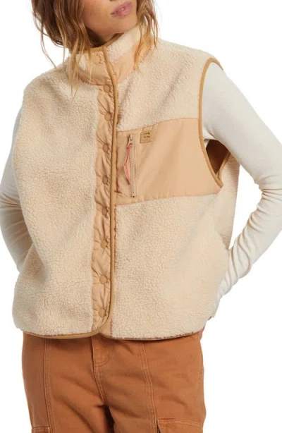 Billabong Hike Up Fleece Vest In Oat