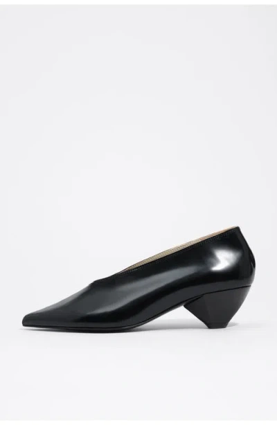 Bimba Y Lola Leather Mid-heel Court Shoe In Black