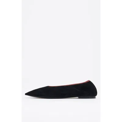 Bimba Y Lola Pointed Toe Ballerina In Black
