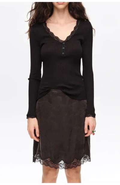 Bimba Y Lola Ribbed V-neck Lace Trim T-shirt In Black