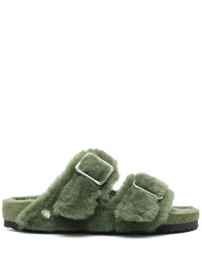 Birkenstock Arizona 1774 Shearling Slides In Grün
