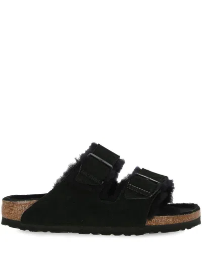 BIRKENSTOCK 'ARIZONA' BLACK SANDALS WITH LOGO LETTERING ON THE BUCKLE