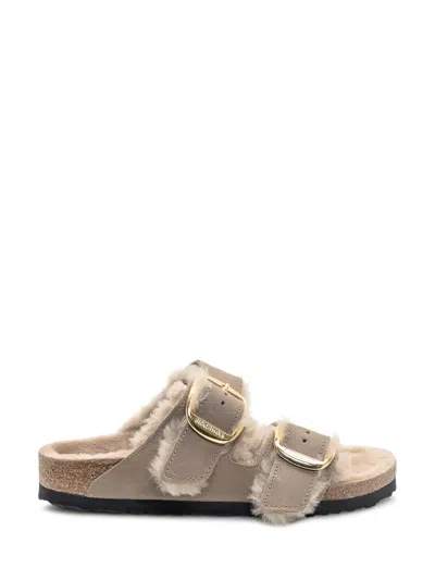 Birkenstock Arizona Shearling Sandals With Golden Buckle In Brown