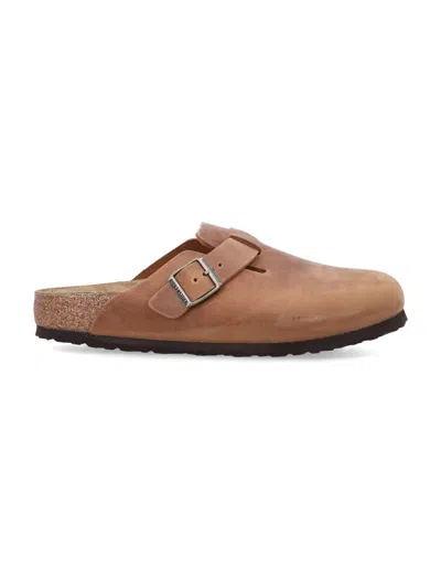 Birkenstock Oiled Leather Clogs Buckle Detail In Neutral