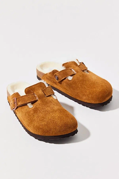 BIRKENSTOCK WOMEN'S BOSTON SHEARLING CLOG IN MINK AT URBAN OUTFITTERS,38977153