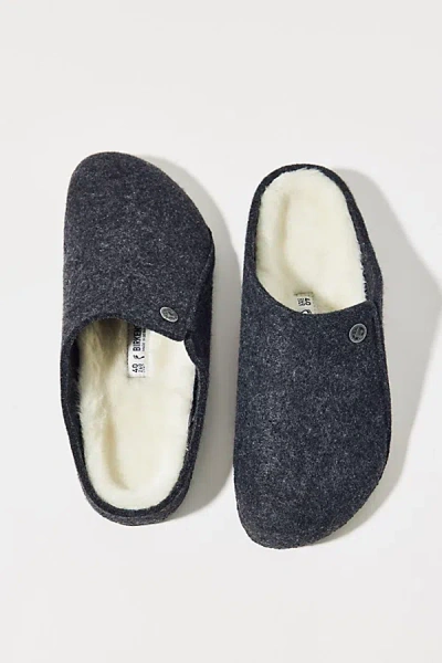 BIRKENSTOCK WOMEN'S ZERMATT SHEARLING WOOL FELT CLOG IN ANTHRACITE, WOMEN'S AT URBAN OUTFITTERS